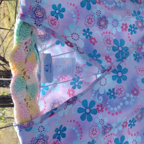 Scrub top - Picture 2 of 8